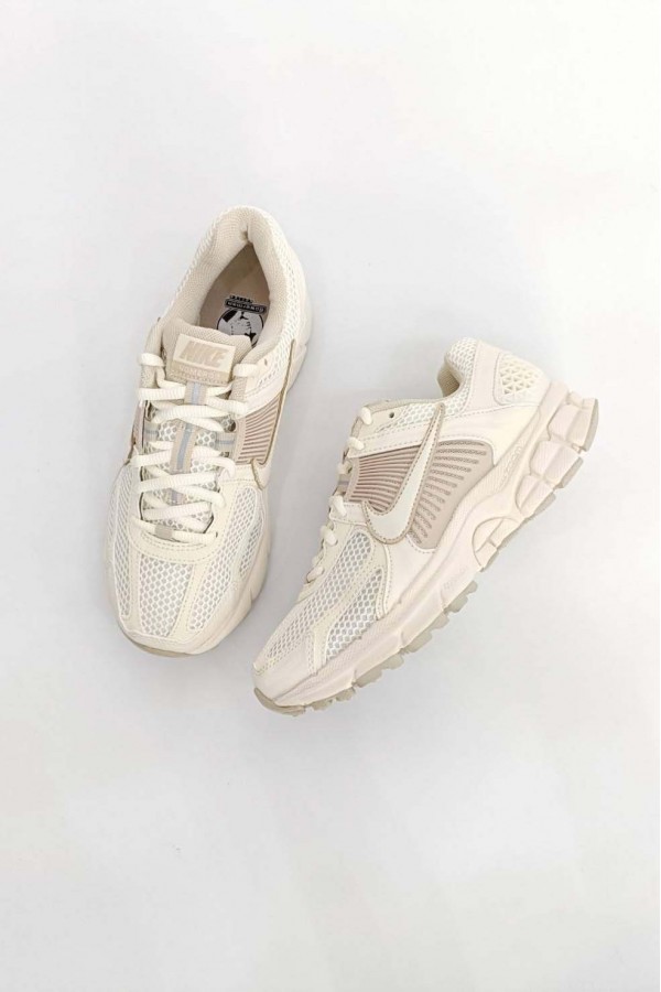 Nike Zoom Vomero 5 奶茶