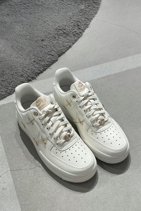 Nike Air Force 1 07 Lx Gold Swoosh 米白四勾 金勾