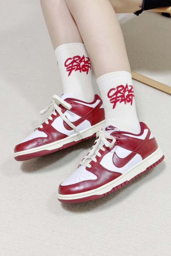 Nike Dunk Low PRM Team Red 復古酒紅