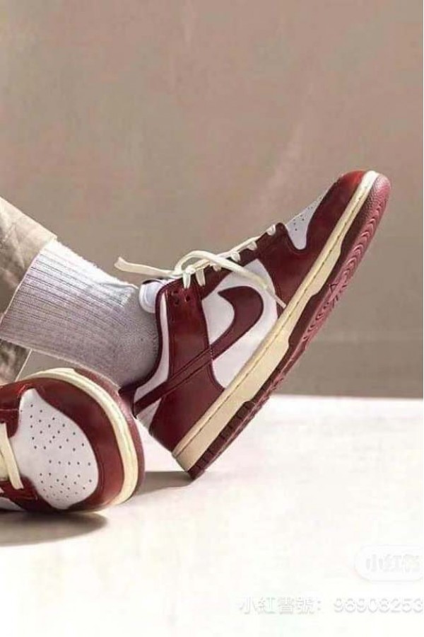 Nike Dunk Low PRM Team Red 復古酒紅