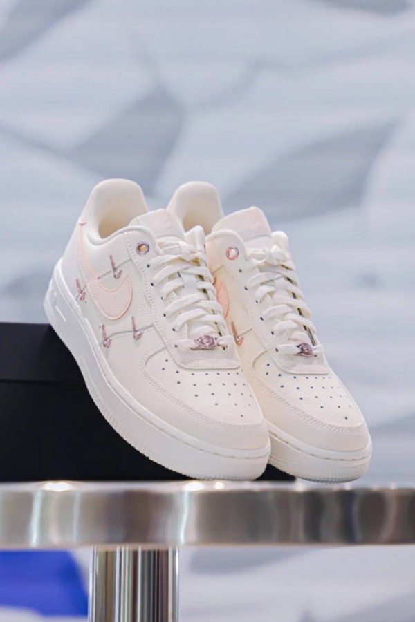 Nike Air Force 1'07 Lx 櫻花粉銀勾