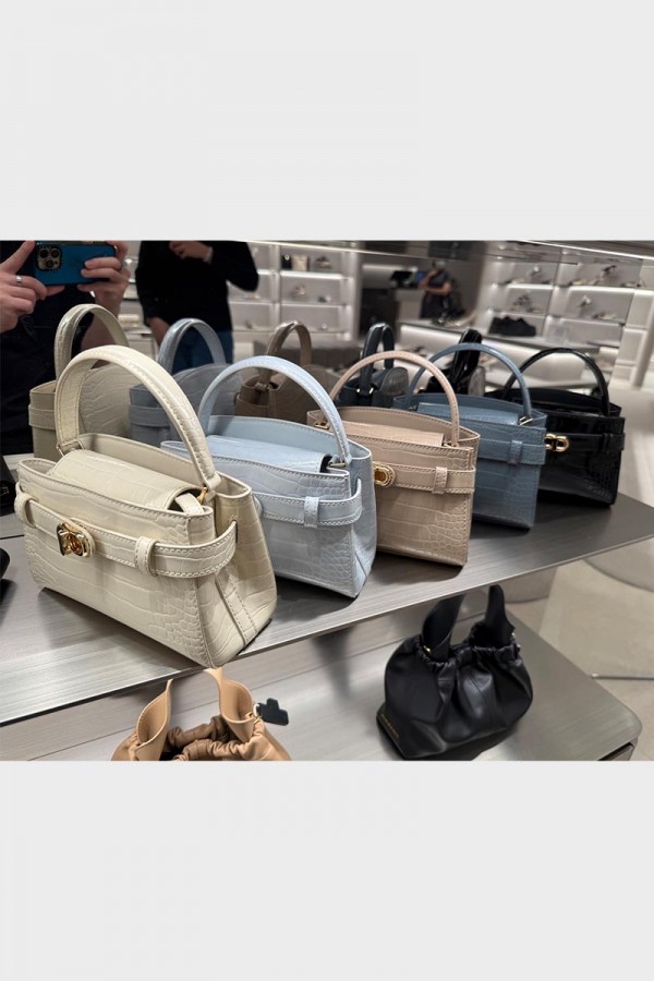 Charles & Keith 小CK 鱷魚紋 凱莉包(2色)
