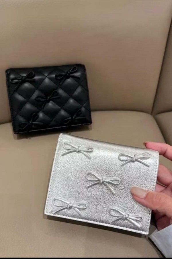 Charles & Keith 蝴蝶結小鏈短夾(2色) Charles & Keith 蝴蝶結小鏈短夾(2色)