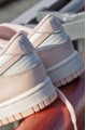 Nike Dunk Low 淺粉白