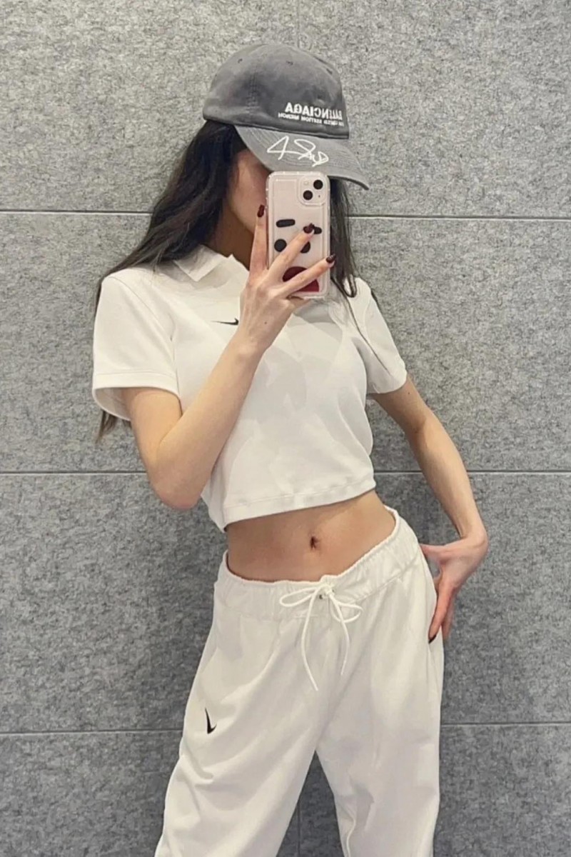 Nike Essential Polo V領 短上衣(2色)
