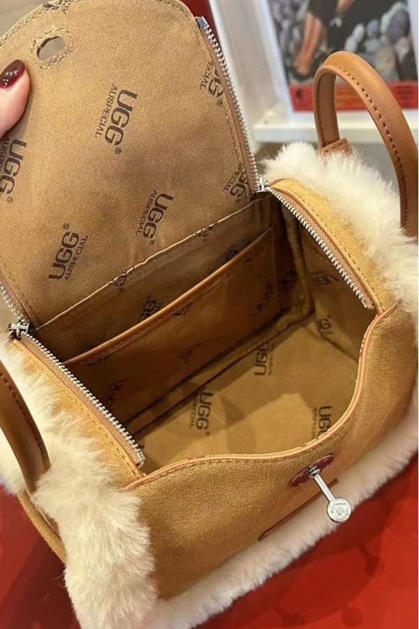 Ugg Auspecial 羊毛翻蓋包 栗子色