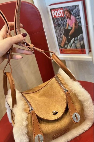 Ugg Auspecial 羊毛翻蓋包 栗子色