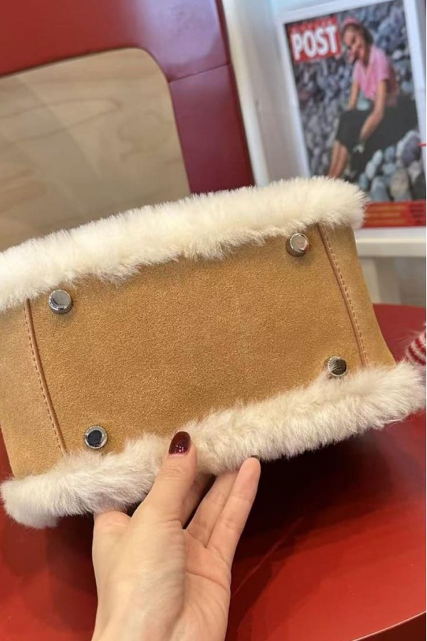 Ugg Auspecial 羊毛翻蓋包 栗子色