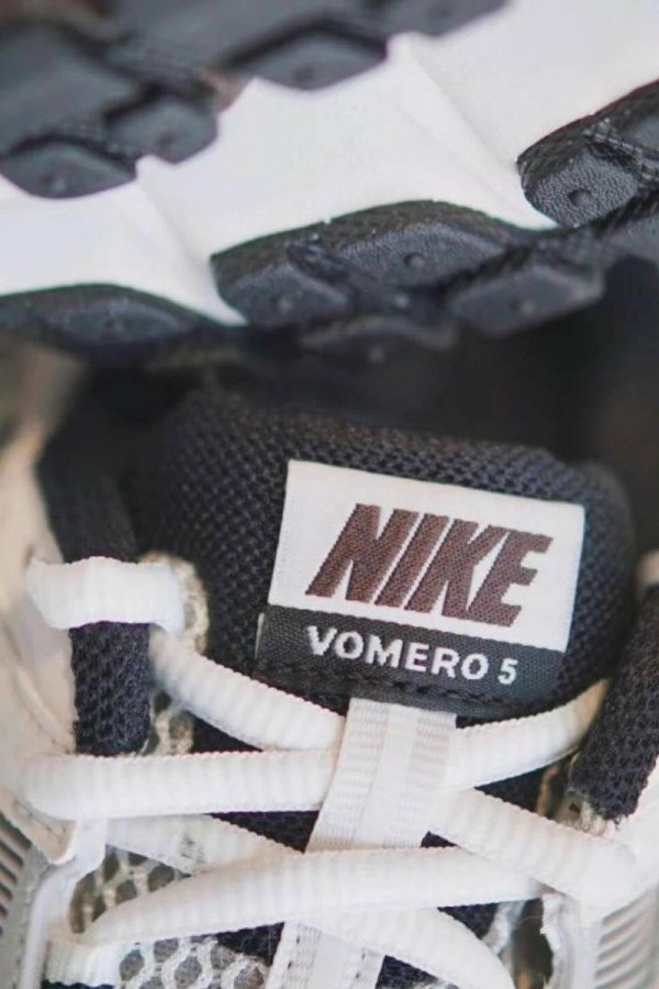 Nike Zoom Vomero 5 米棕可可 