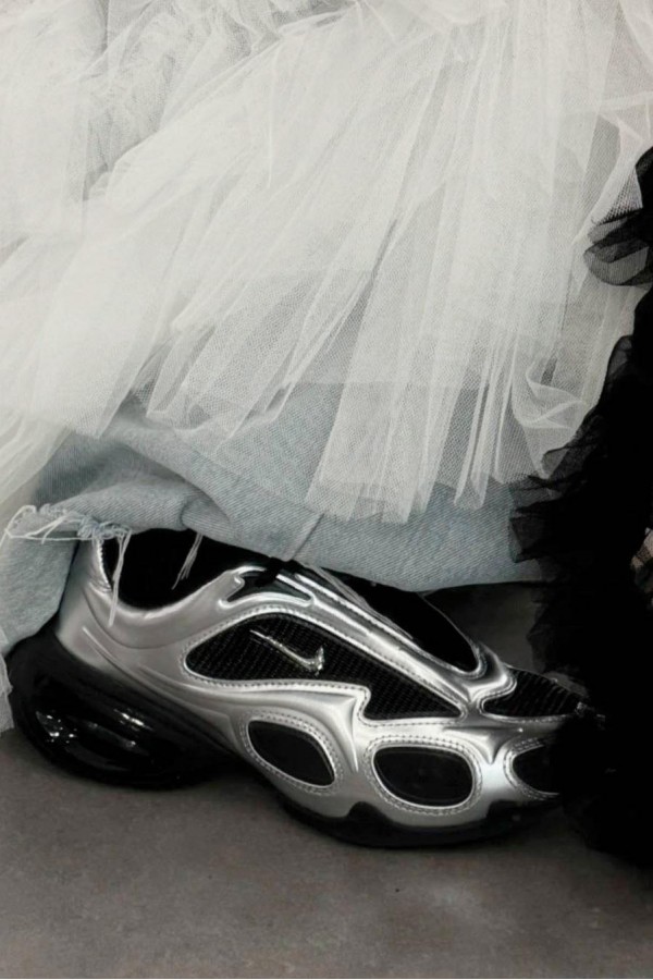Nike Air Max 金屬銀黑