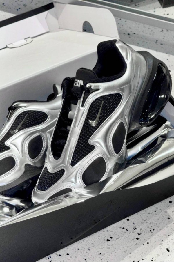 Nike Air Max 金屬銀黑