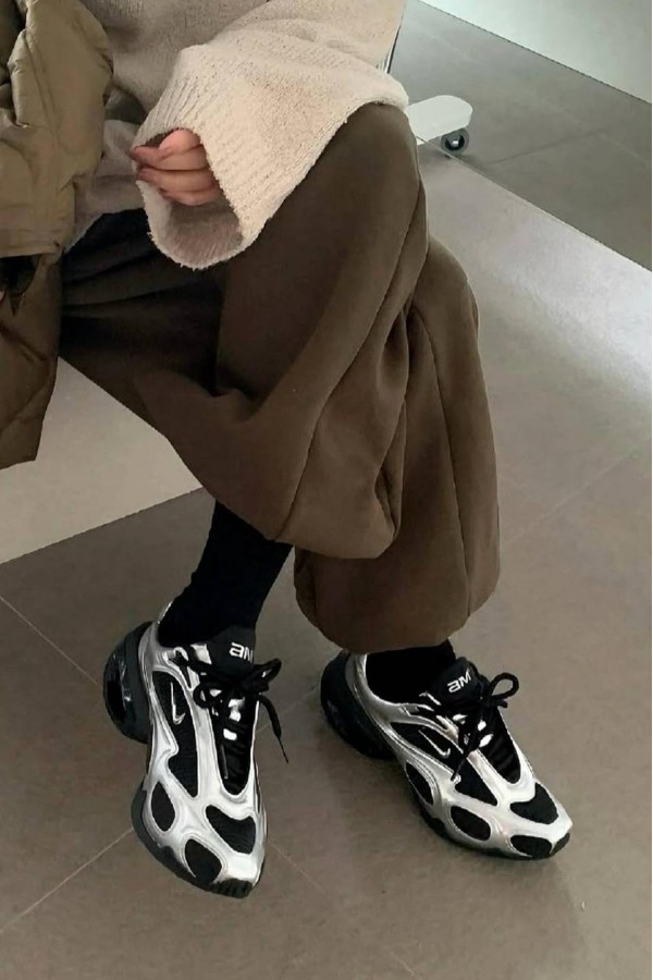 Nike Air Max 金屬銀黑