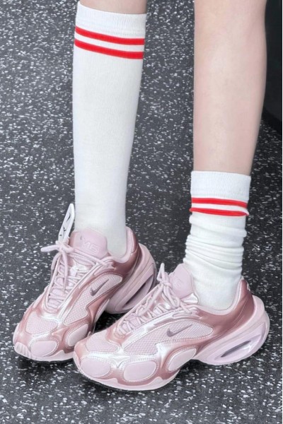 Nike Air Max Muse 珠光粉
