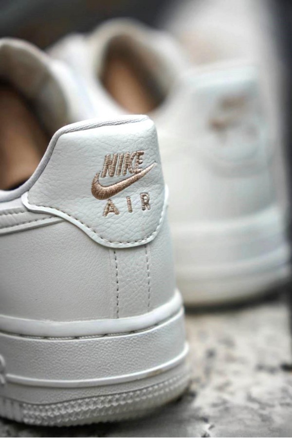 Nike Air Force 米白四金勾