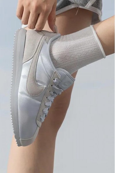 Nike Cortez Wmns 緞面米白