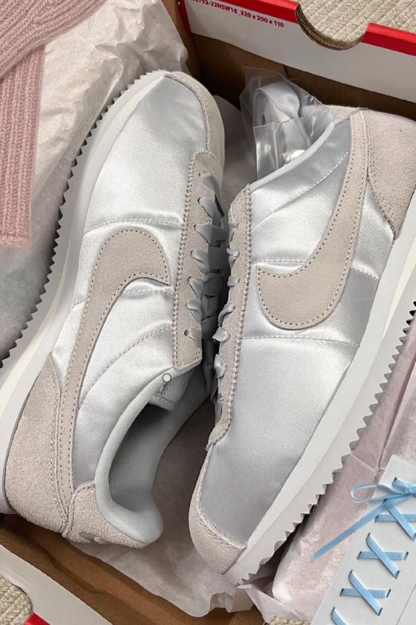 Nike Cortez Wmns 緞面米白