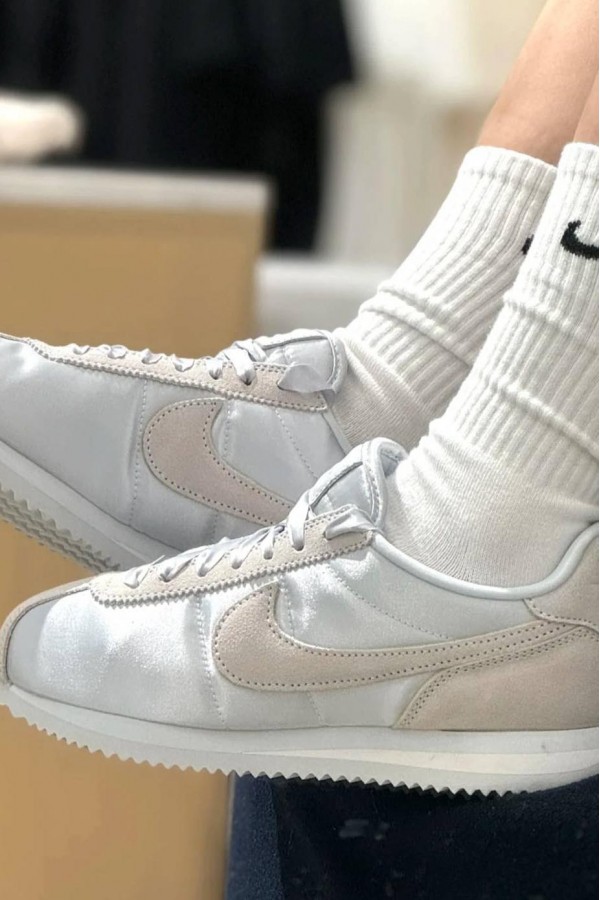 Nike Cortez Wmns 緞面米白
