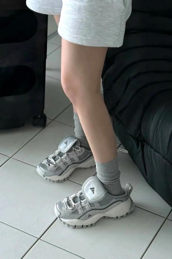 Adidas Seeulater Mule 翻蓋 銀白穆勒鞋 Adidas Seeulater Mule 翻蓋 銀白穆勒鞋