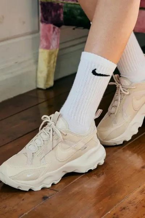 Nike TC7900 奶茶