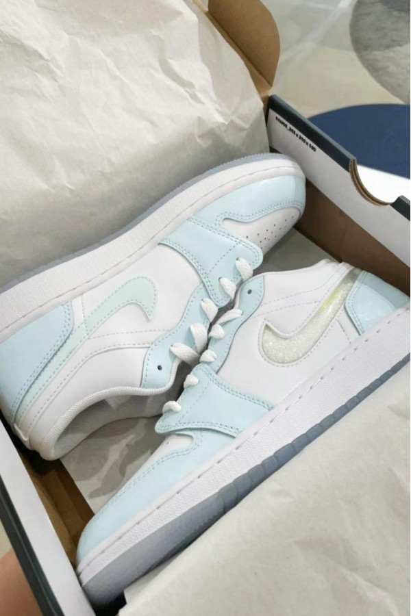 Nike Jordan 1 SE GS 白藍流沙 