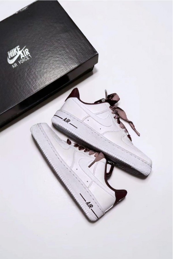 Nike Air Force 1 絲絨 白酒紅