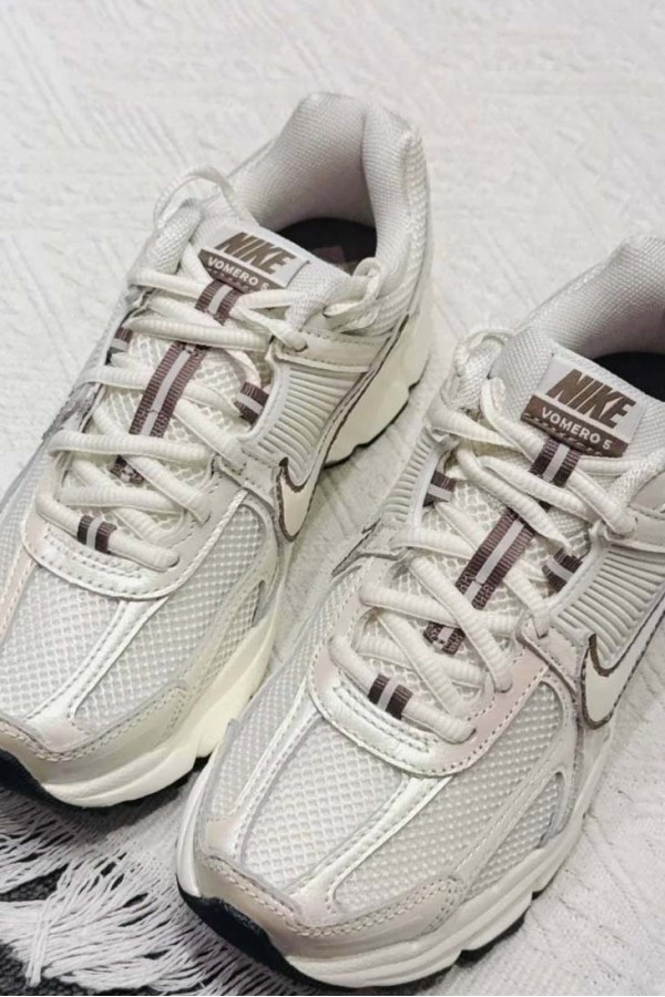Nike Zoom Vomero 5 米棕