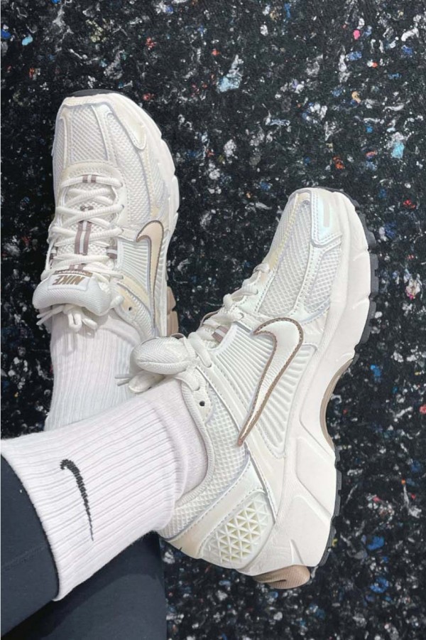 Nike Zoom Vomero 5 米棕