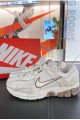 Nike Zoom Vomero 5 米棕