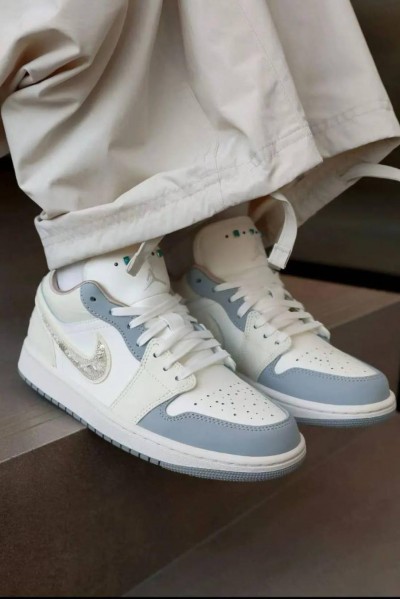 Nike Air Jordan 1 寶石米藍