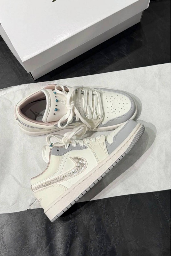 Nike Air Jordan 1 寶石米藍