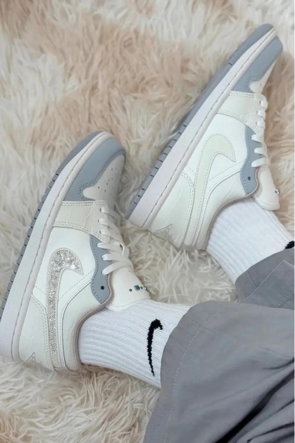 Nike Air Jordan 1 寶石米藍