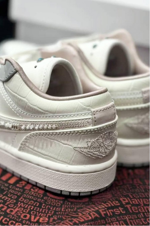 Nike Air Jordan 1 寶石米藍