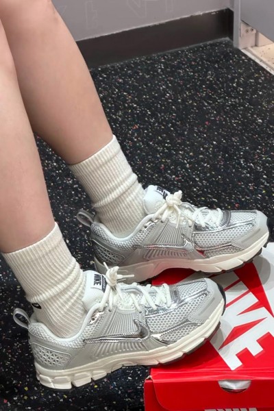 Nike Zoom Vomero 5 (GS) 金屬銀灰