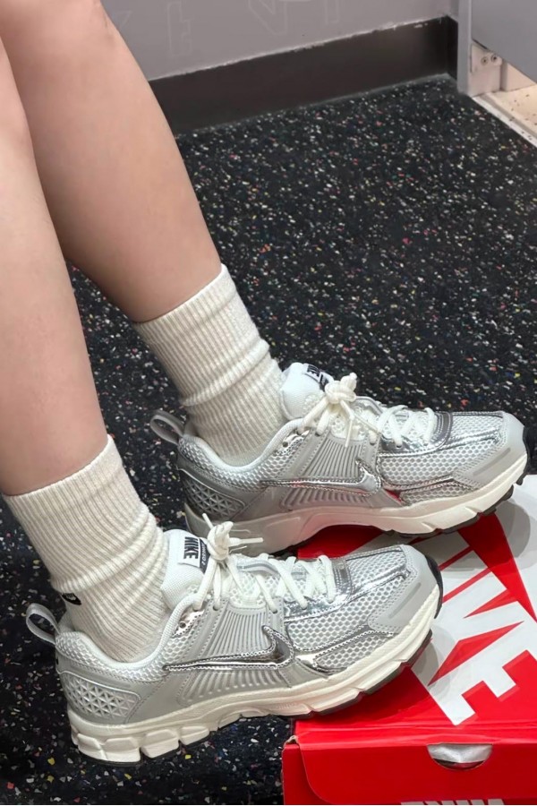 Nike Zoom Vomero 5 (GS) 金屬銀灰