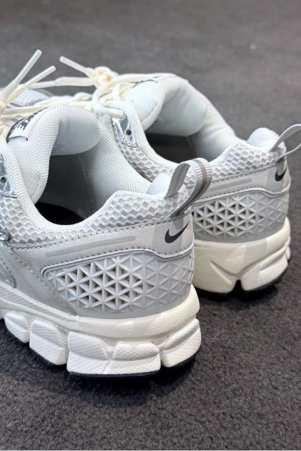 Nike Zoom Vomero 5 (GS) 金屬銀灰