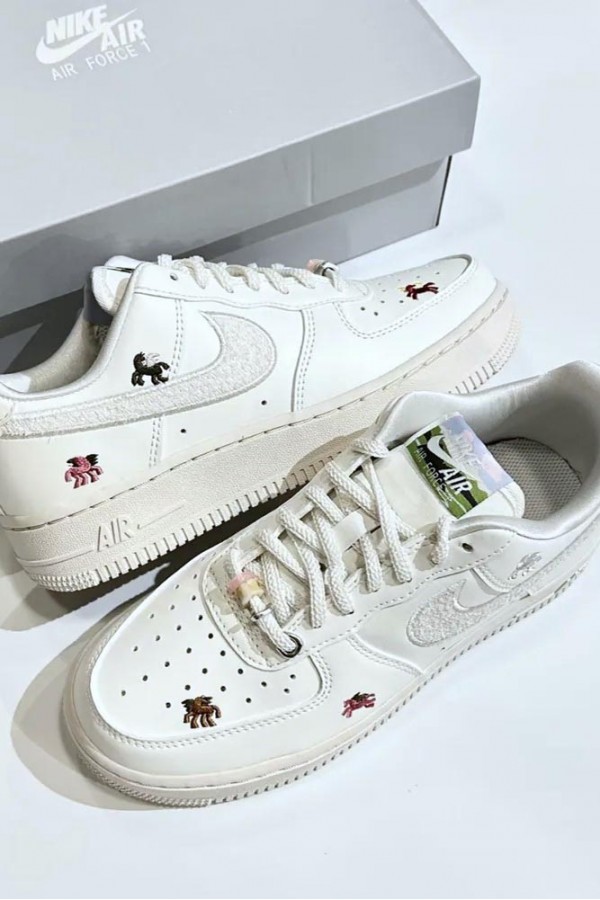 [2026馬年限定] Nike Air Force 1 刺繡 飛馬 奶油白