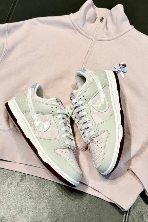 Nike Dunk Low 奶白粉