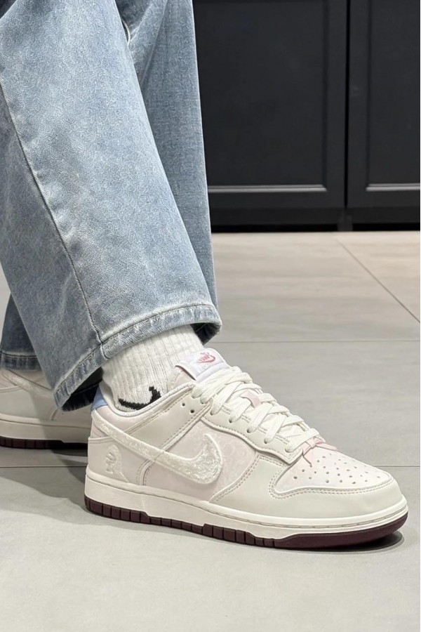 Nike Dunk Low 奶白粉