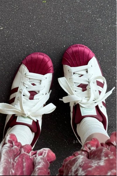 Adidas Superstar 2.0 白絲絨酒紅