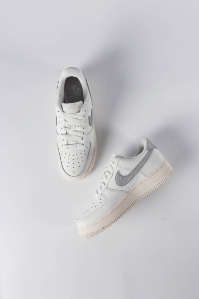 Nike Air Force 1 Sliver Swoosh 滿天星