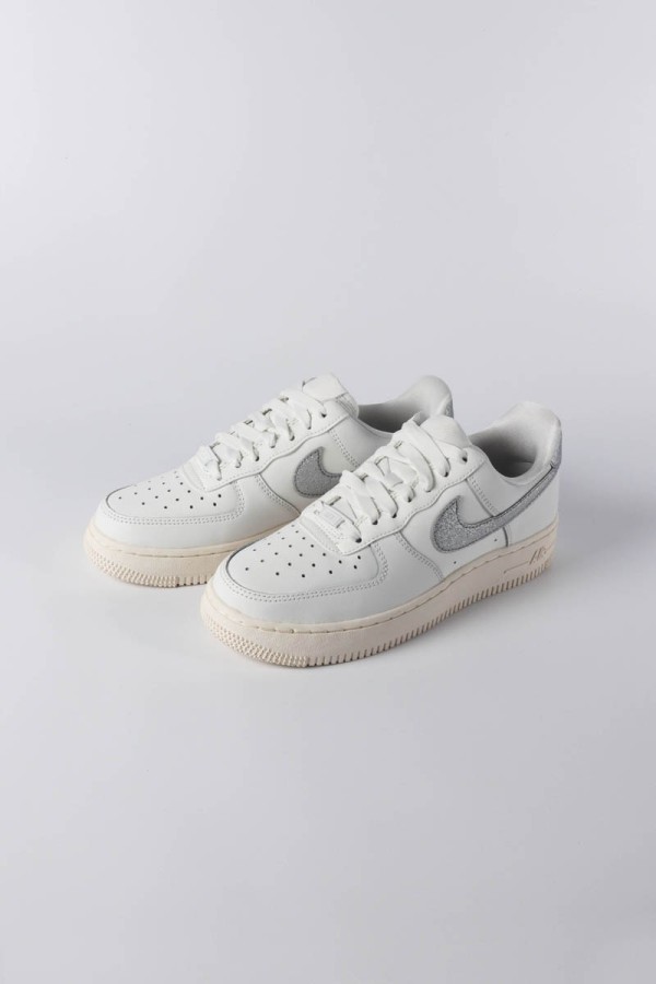 Nike Air Force 1 Sliver Swoosh 滿天星