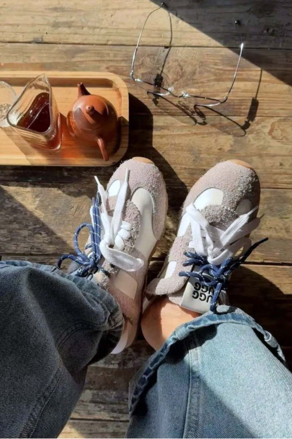 Ugg Ozwear 運動風綁帶拖鞋(2色)
