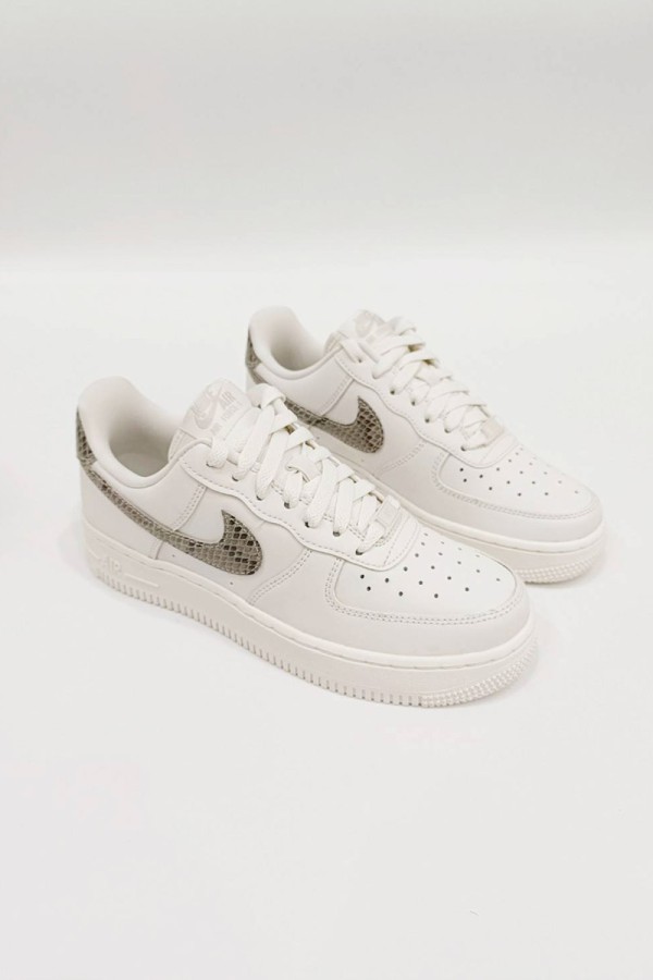 Nike Air Force 1 白蛇紋勾勾