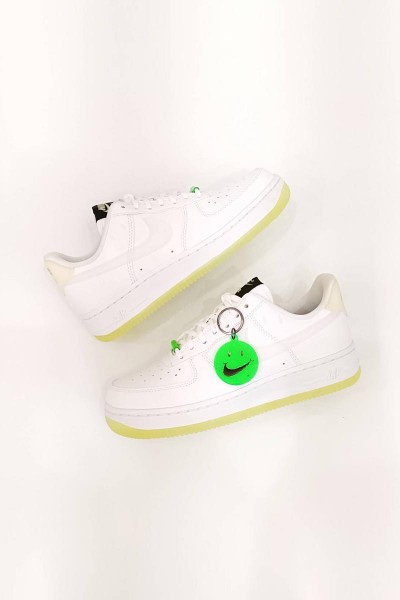 Nike Air Force 1 螢光笑臉