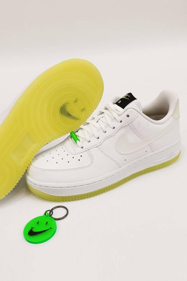 Nike Air Force 1 螢光笑臉