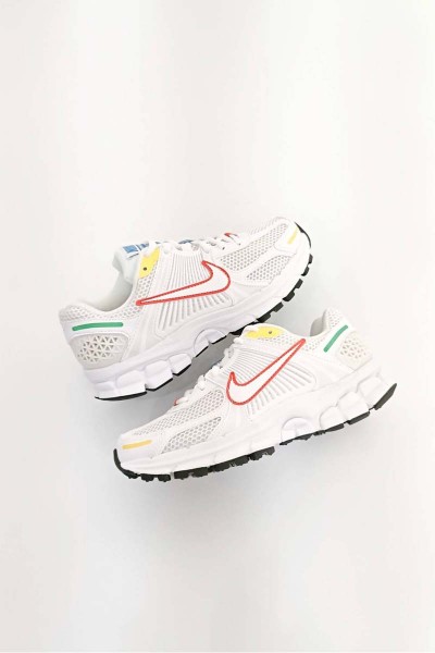 Nike Zoom Vomero 5 白彩虹